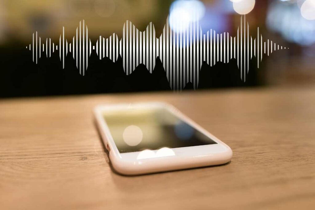Il microfono del telefono ti registra e non lo sai