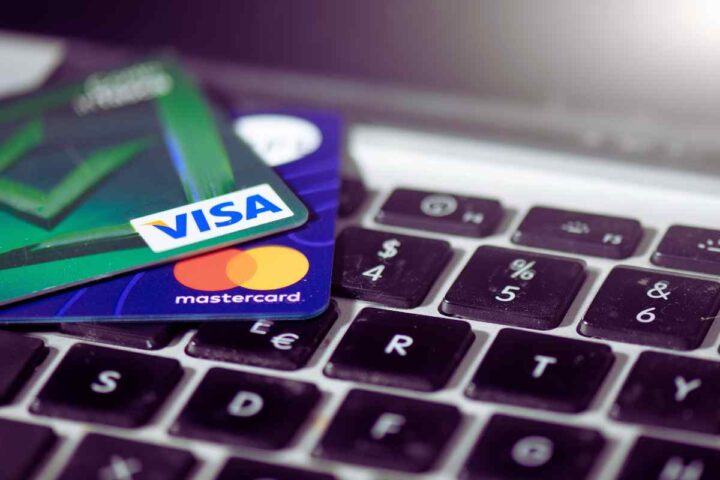 Colpiti anche i Bancomat: come difendersi dalle truffe