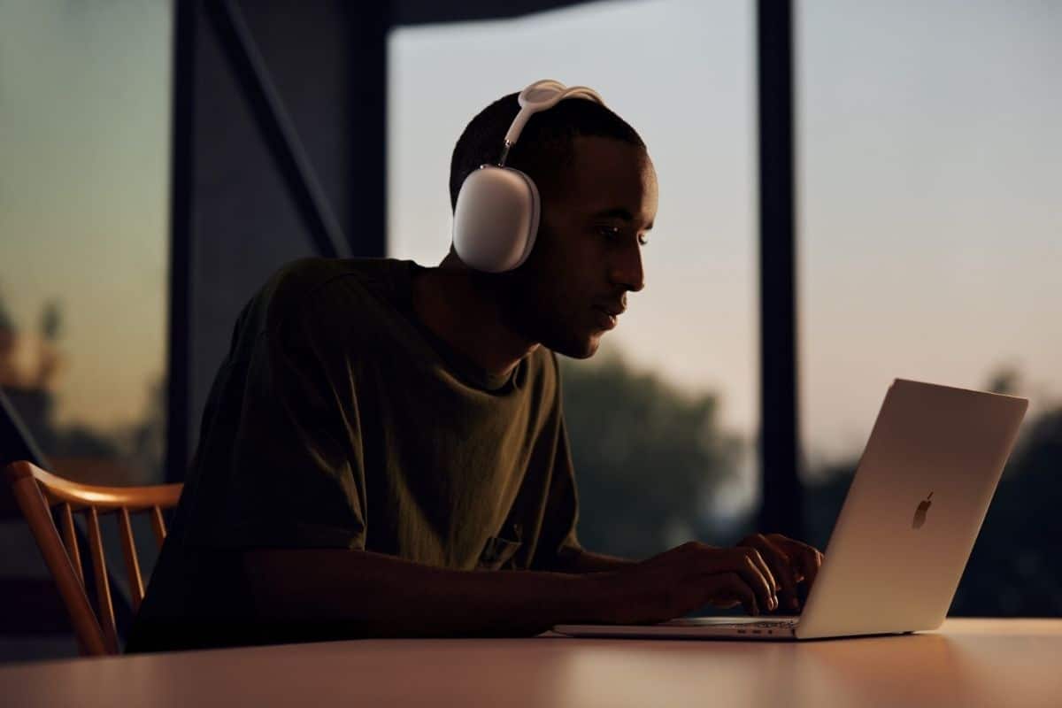 Come pulire le AirPods Max: la guida completa per cuscinetti, archetto e custodia