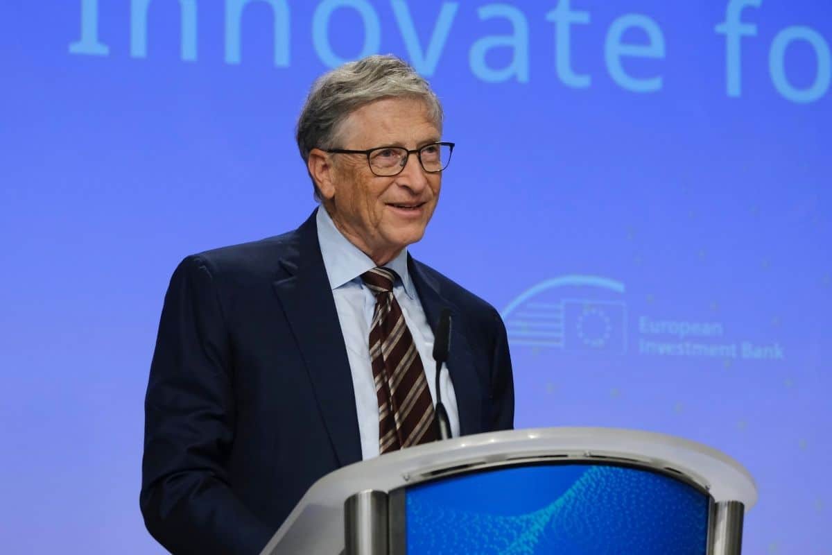 L'IA al posto di medici e insegnanti? La visione (controversa) di Bill Gates sul futuro del lavoro