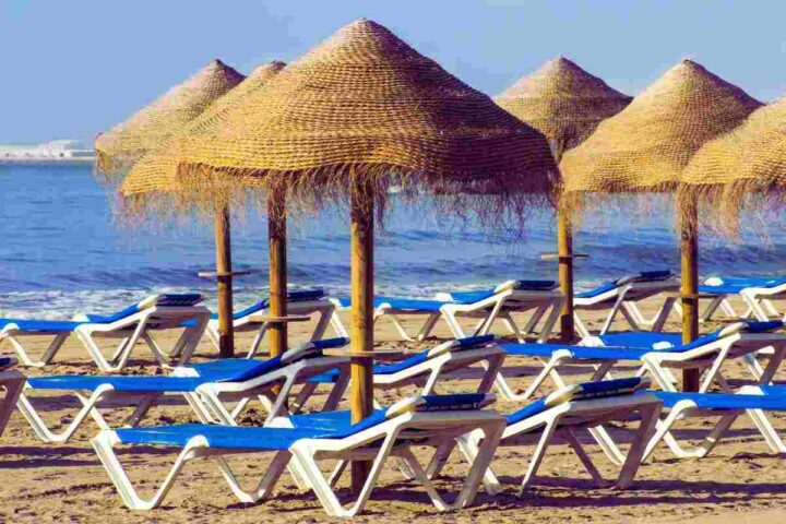 Lettini in prima fila, spiagge da sogno e mare cristallino a pochi euro