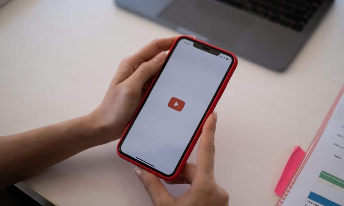 YouTube limite all'età dei creator