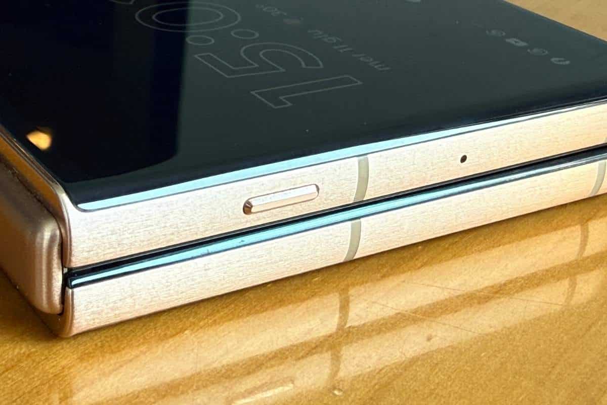 Il tasto AI di Motorola Razr 60 Ultra