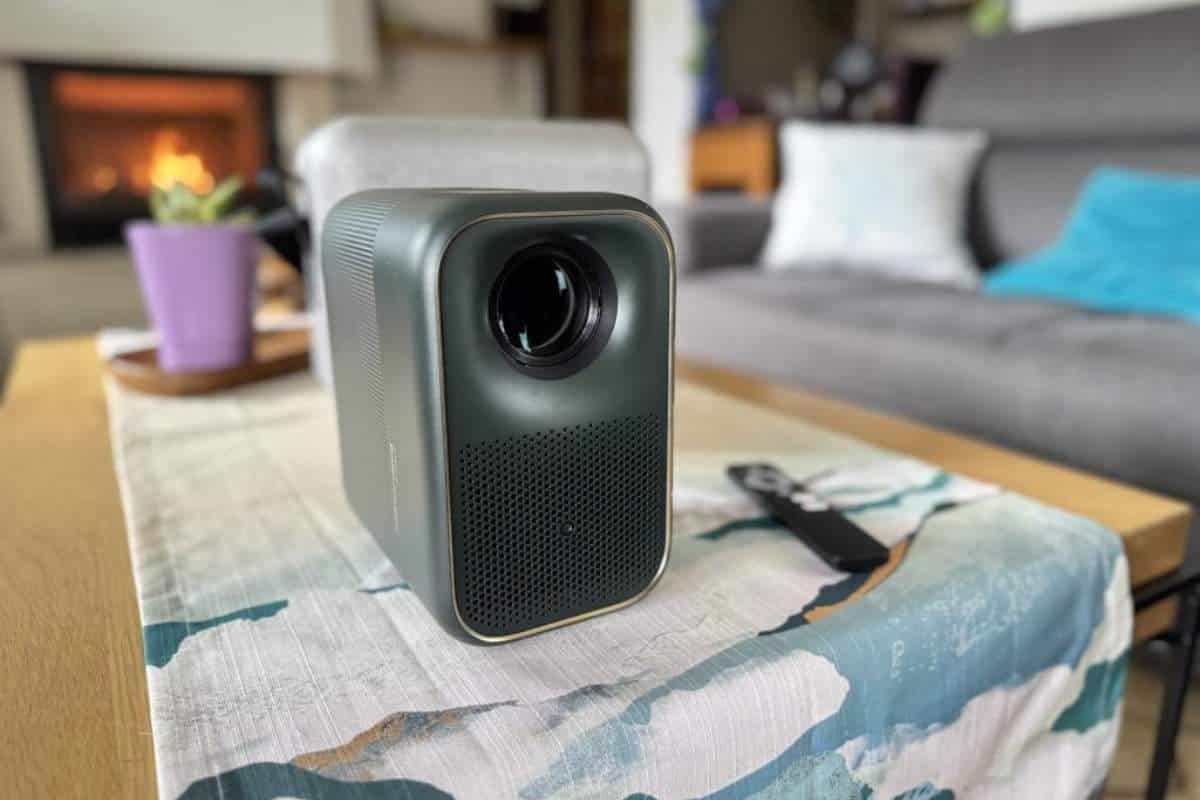 Recensione Formovie Xming Page One: il proiettore smart, elegante e con Netflix integrato