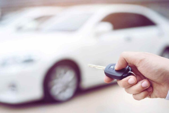 Addio alla radio: sparirà dalle auto