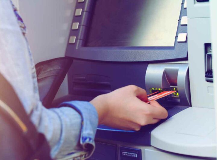 ti clonano la carta in due secondi: è allarme