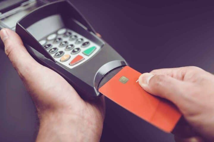 Se paghi con la carta preparati, ti applicheranno un costo