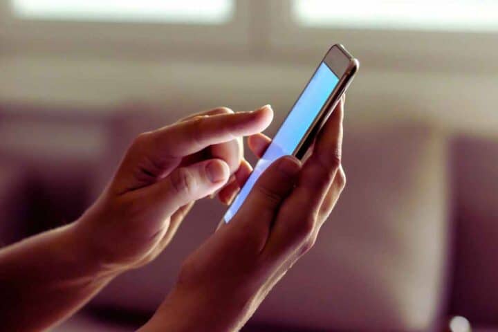 Questi strani simboli sullo schermo del telefono rivelano qualcosa di inquietante