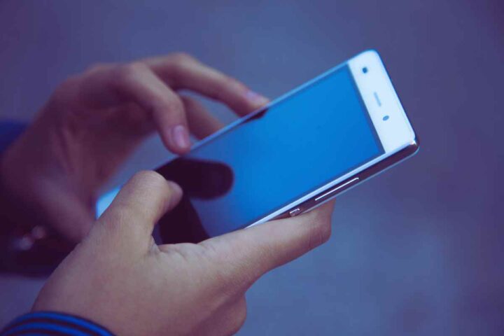 Hai notato questo puntino colorato che si illumina sul tuo smartphone