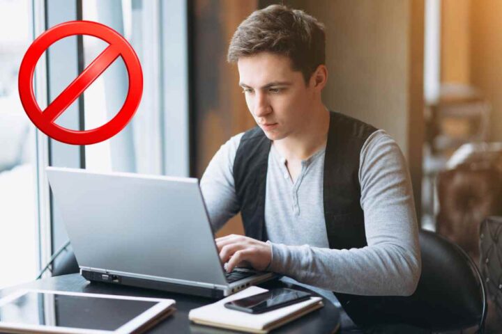 Se lo apri sul tuo pc è finita, dopo puoi anche buttarlo