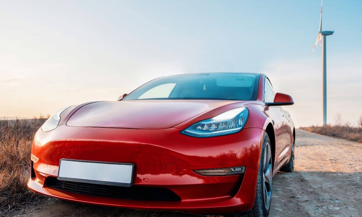Tesla, arriva Grok