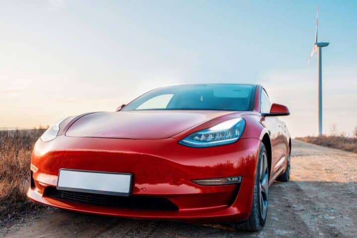Tesla, arriva Grok