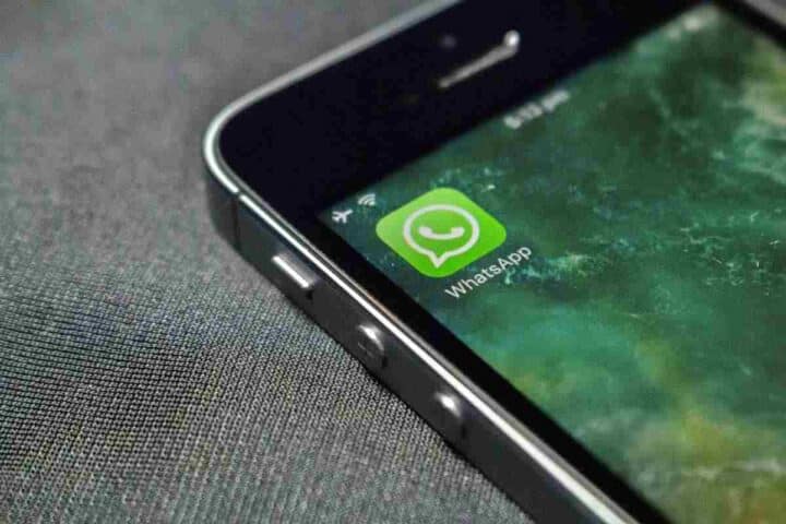 Whatsapp paga finalmente gli utenti