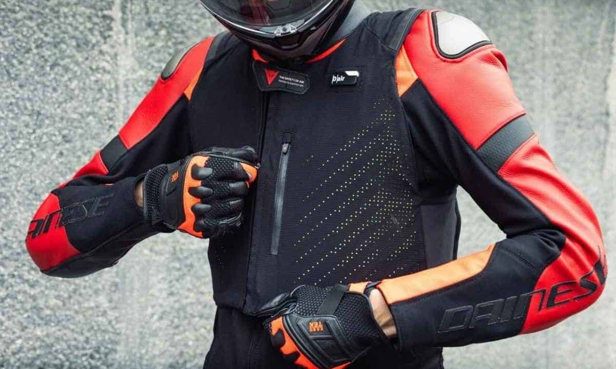 Come funziona un giubbotto airbag da moto per proteggerti in caso di incidente?