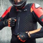 Come funziona un giubbotto airbag da moto per proteggerti in caso di incidente?