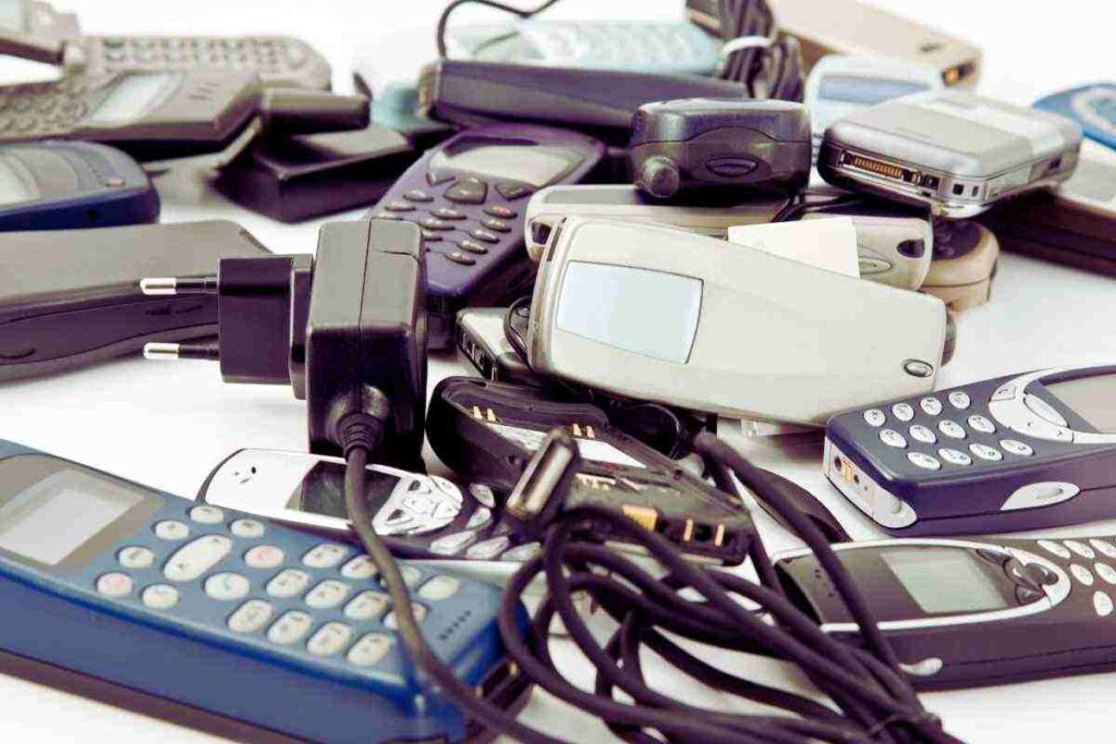 Vecchi cellulari in casa? Tirali fuori dal cassetto, oggi valgono una fortuna