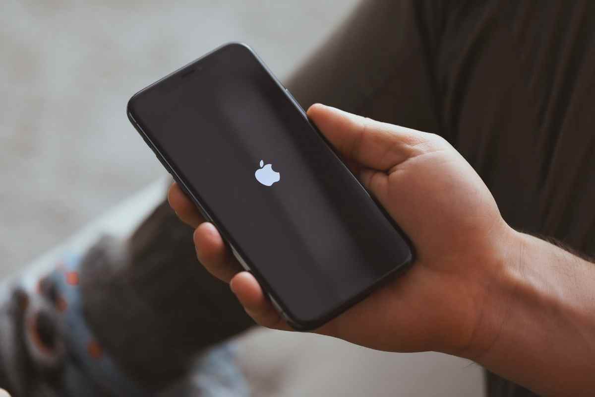 Cos'è il punto nero della morte che sta comparendo sugli iPhone