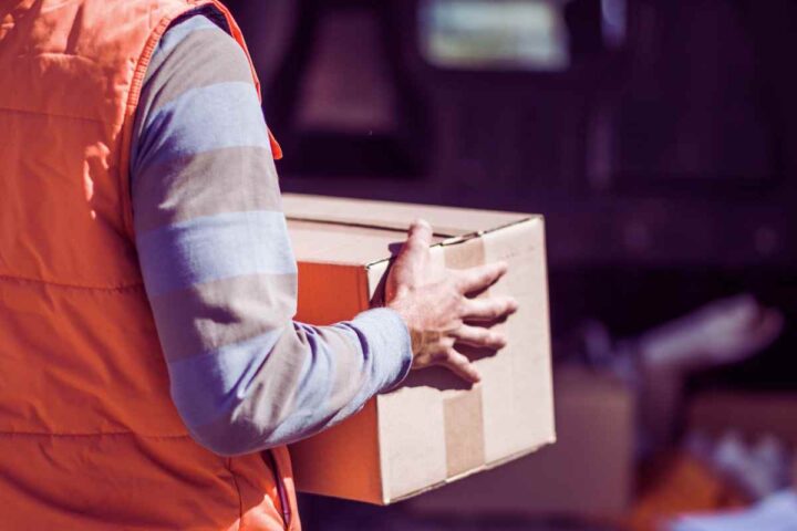 Bomba Amazon, "regala" i prodotti che sono stati restituiti