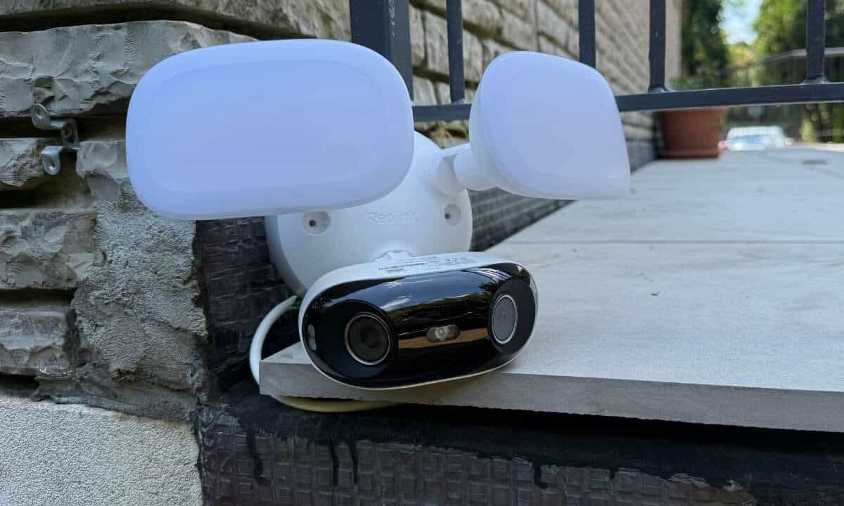 reolink floodlight cam wifi