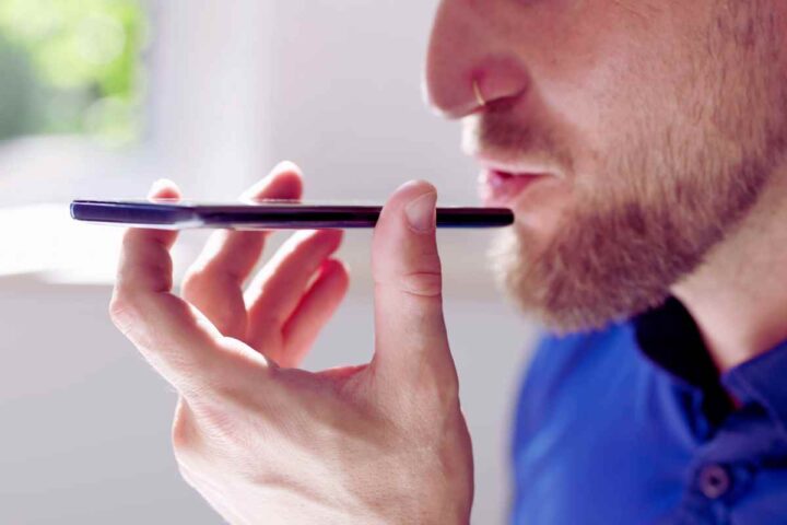 Pericolo nuova truffa AI: ti clonano la voce