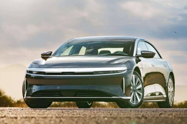 Velocità e auto elettriche: quanto cala davvero l'autonomia in autostrada?