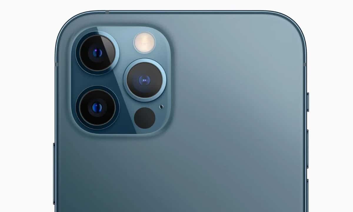 A cosa serve il piccolo foro vicino alla fotocamera dell'iPhone?
