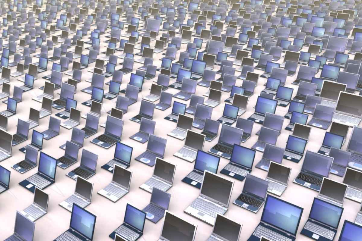Cos’è una laptop farm e perché rappresenta una minaccia concreta per aziende e sicurezza internazionale