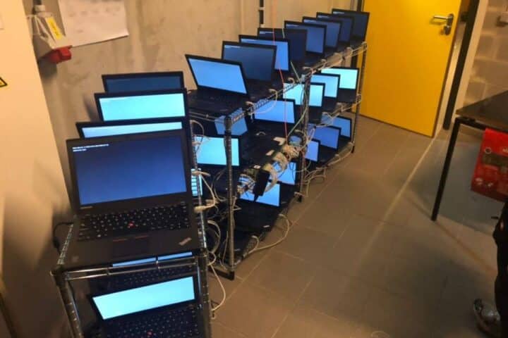 Cos’è una laptop farm e perché rappresenta una minaccia concreta per aziende e sicurezza internazionale