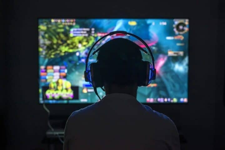 Perché nel 2025 molti giocatori PC preferiscono ancora i monitor Full HD al 4K