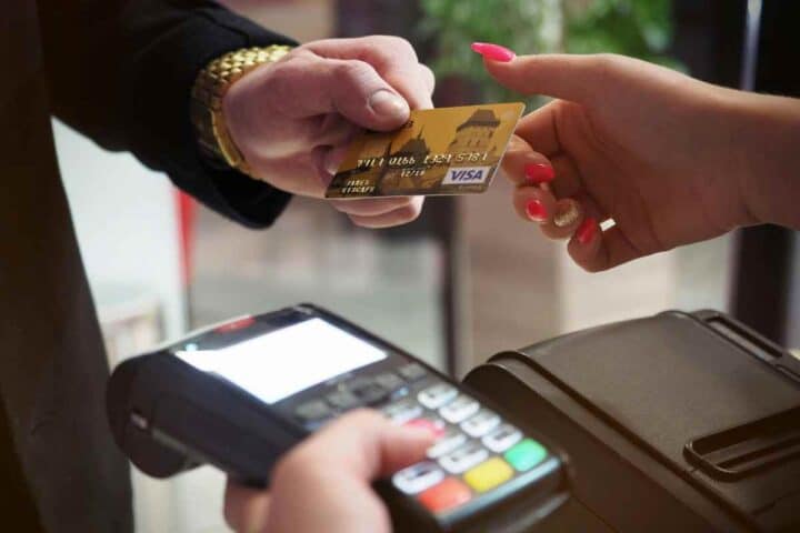 Truffa del Bancomat colpisce tutte le carte: conto svuotato in pochi istanti, c'è una nuova tecnica