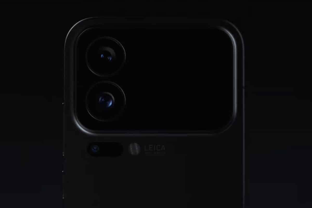 Xiaomi 17 Pro Max si mostra con il secondo display
