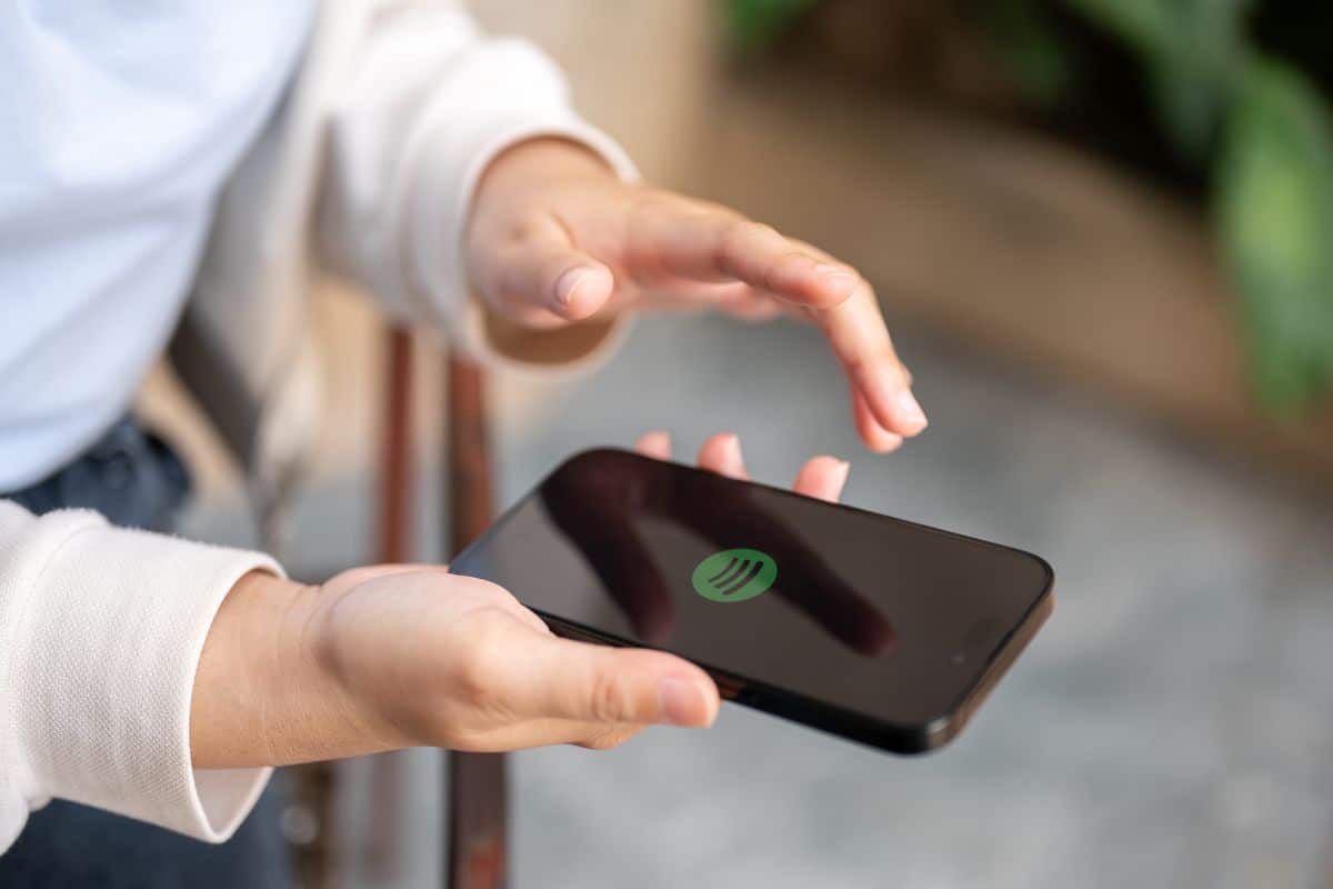 Spotify contro la musica generata con l'IA