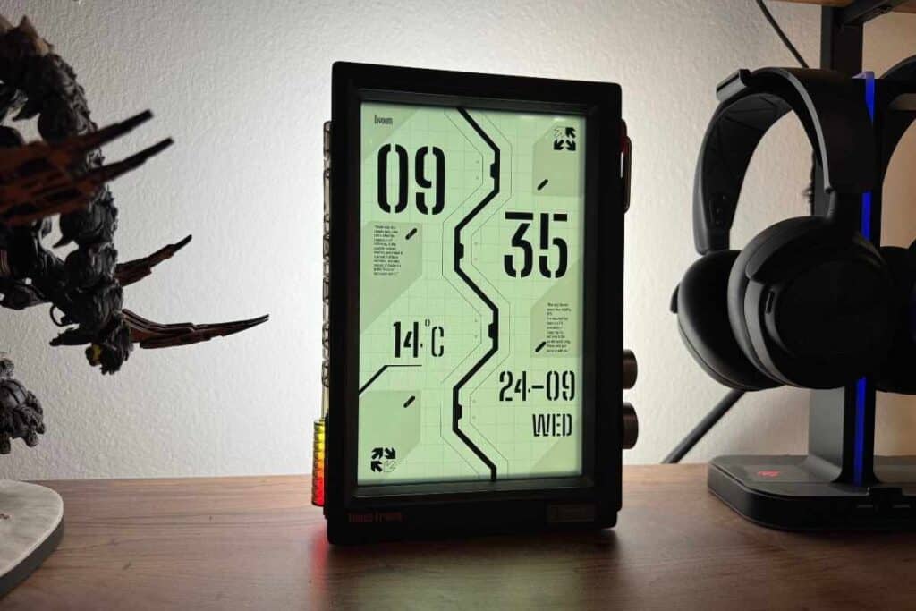 Recensione Divoom Times Frame: la cornice smart con display trasparente è il gadget definitivo per la scrivania
