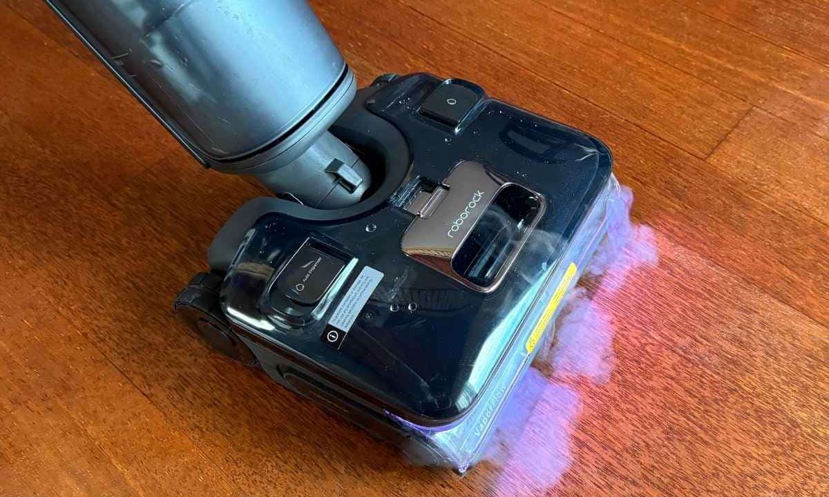 Roborock F25 Ultra, lavapavimenti cordless con vapore a 150° e asciugatura in 5 minuti