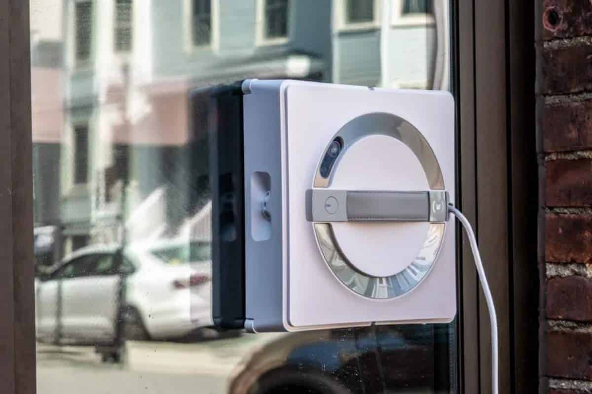ECOVACS WINBOT W2S OMNI porta la tecnologia TruEdge anche nella pulizia delle finestre