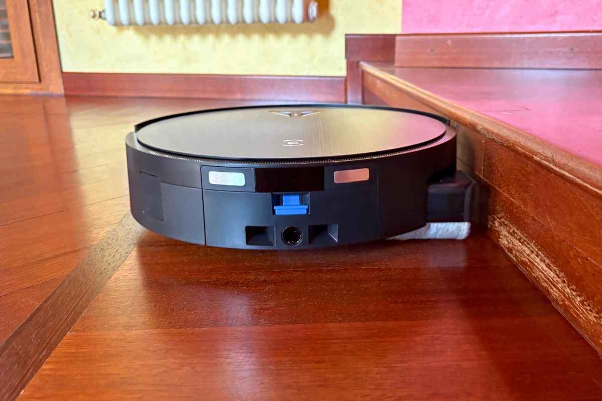 Robot ecovacs con rullo estensibile a pressione
