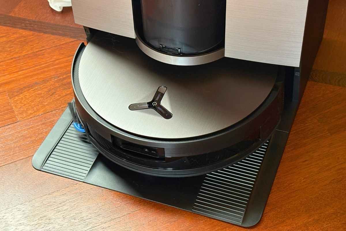 X11 Omnicyclone ecovacs con design hi-tech