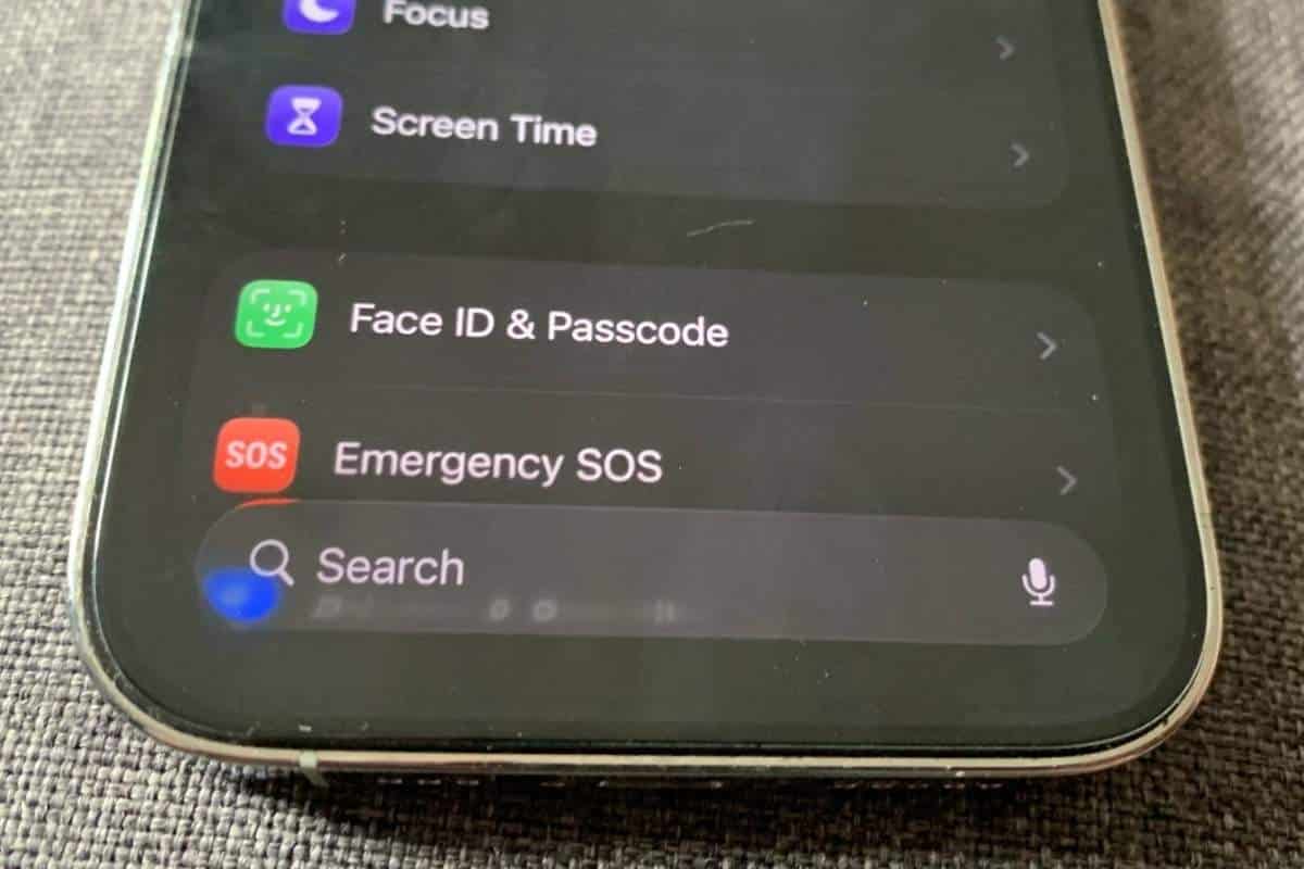 iOS 26 e la barra di ricerca in basso: si può tornare indietro?