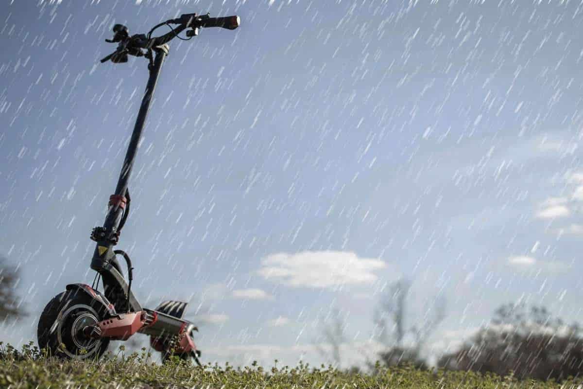 I monopattini elettrici sono impermeabili? Guida completa alla guida sotto la pioggia