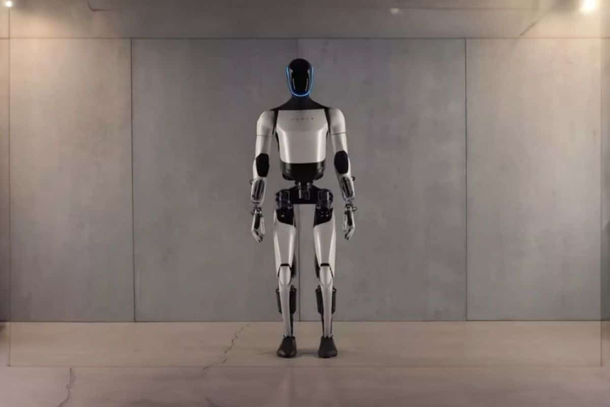 Robot Tesla Optimus: un tweet di Elon Musk smentisce un accordo da 10.000 unità