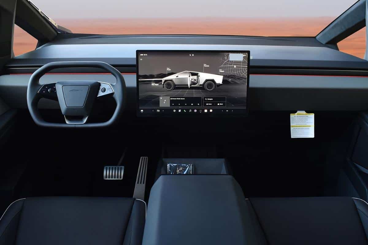 Guidare una Tesla per la prima volta: 5 cose da sapere prima di mettersi al volante
