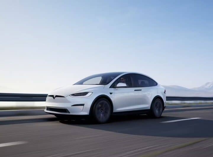 Guidare una Tesla per la prima volta: 5 cose da sapere prima di mettersi al volante