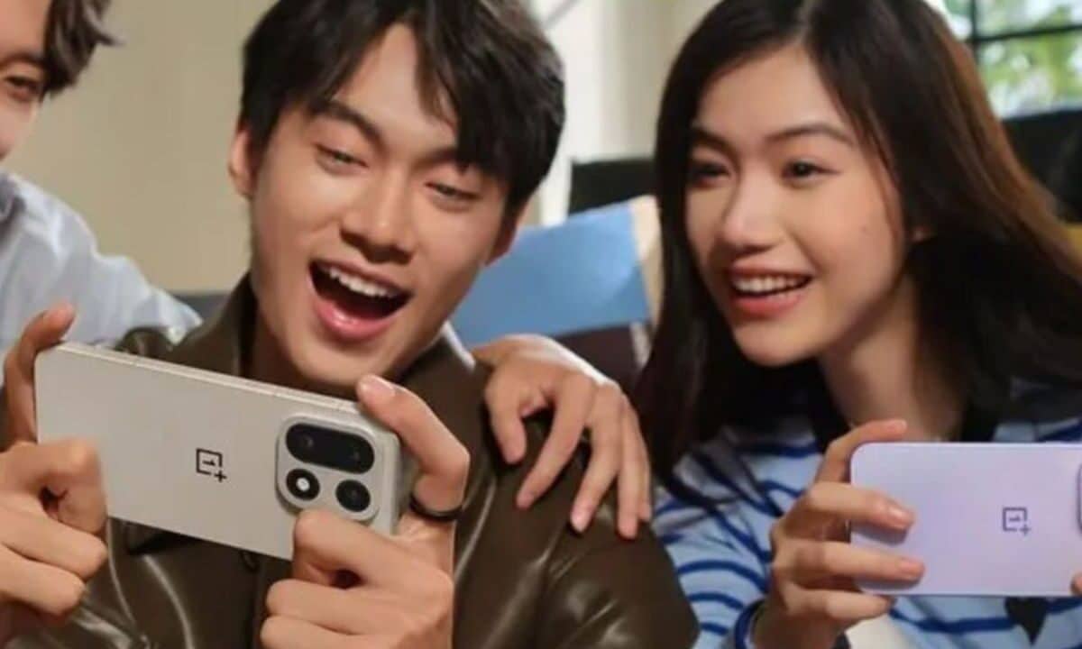 OnePlus 15 ufficiale in Cina