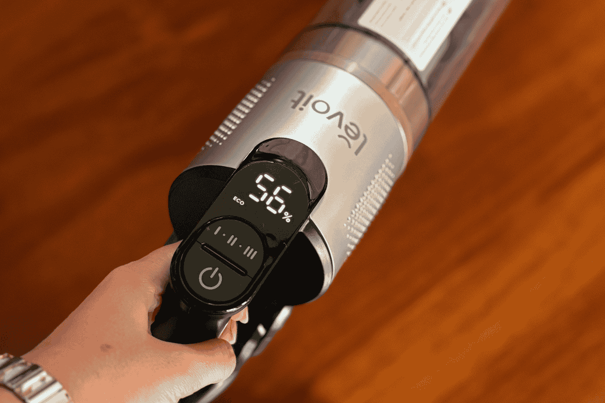 Display con batteria rimanente su Levoit LVAC 300 pet