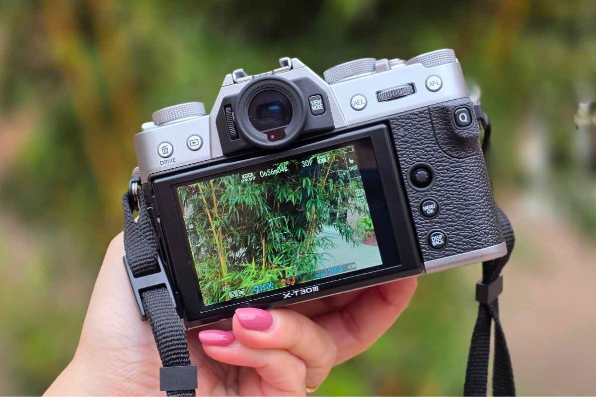 FUJIFILM X-T30 III display e design compatto