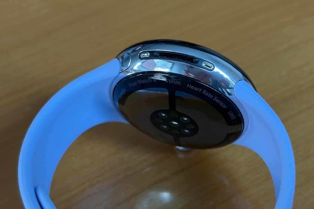I contatti di ricarica di Pixel Watch 4