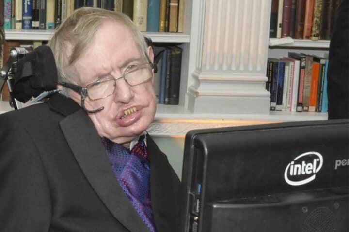 Le parole di Stephen Hawking preoccupano il mondo