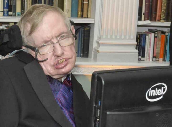 Le parole di Stephen Hawking preoccupano il mondo