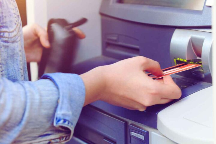 Bancomat: rischi di ritrovare il conto senza un euro