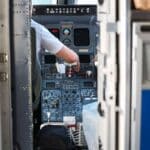 Perché i piloti lasciano la porta della cabina di pilotaggio aperta prima del decollo